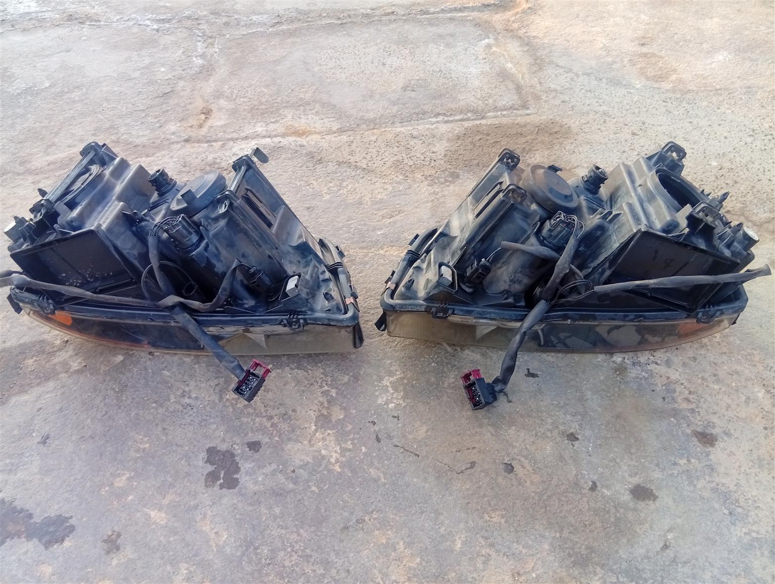 2003-2011 Volvo XC90 halogen left and right headlamp - Private Seller