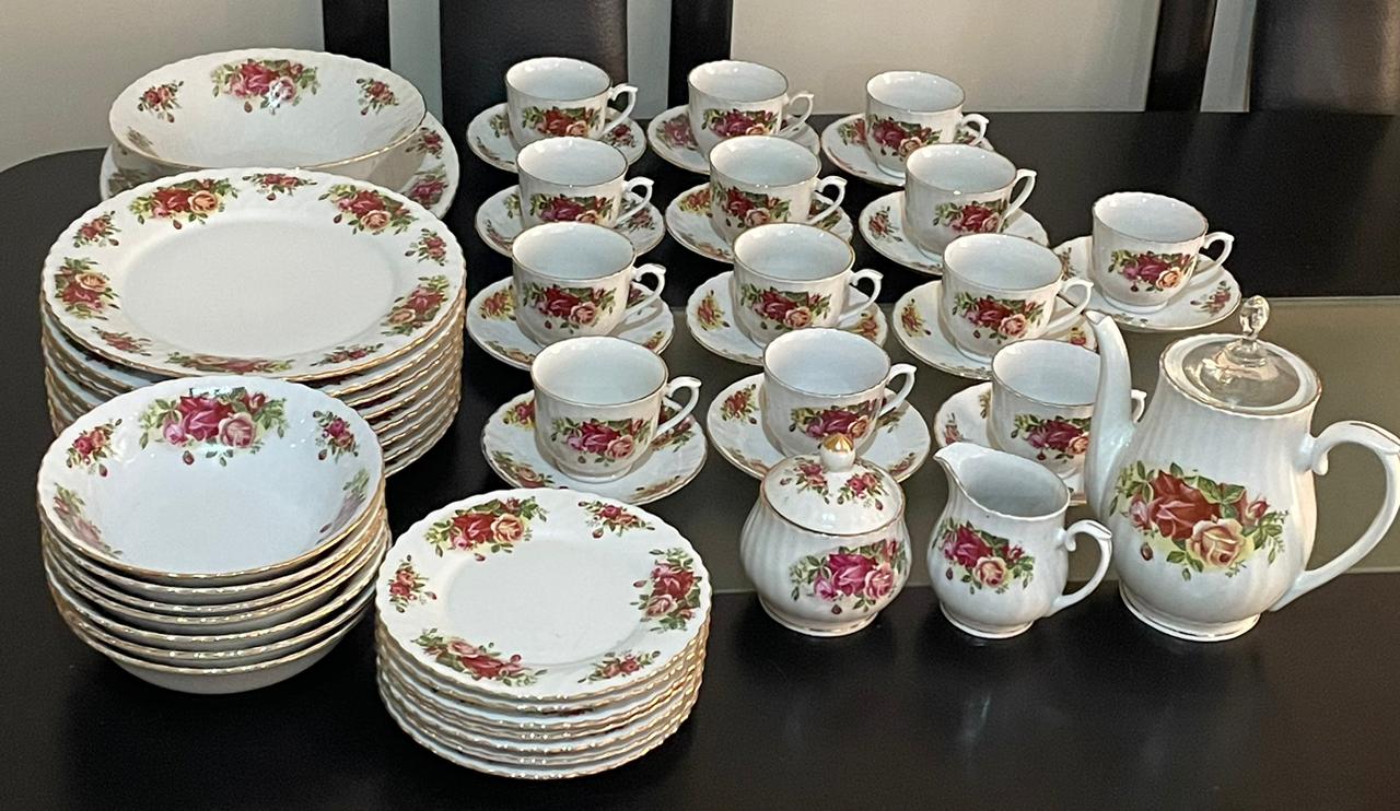 ROYAL CHINA ENGLISH ROSE TEA AND DINNER SET