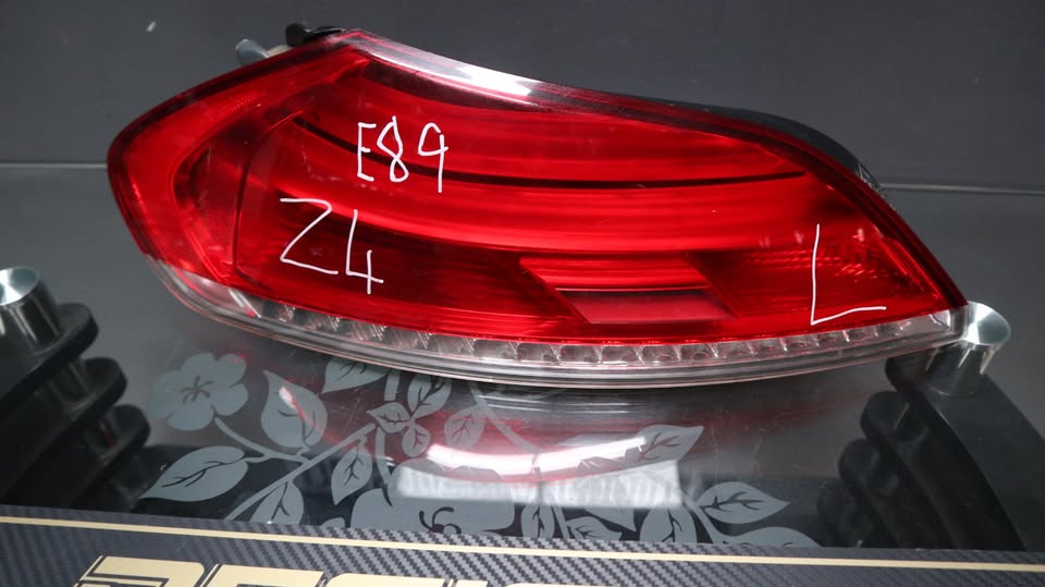 BMW E89 Z4 TAIL LIGHT - Private Seller BMW E89 Z4 TAIL LIGHT - Private Seller