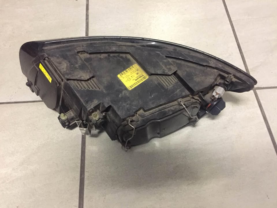 Volvo C70 headlights for sell in good condition nice and clean - Private Seller