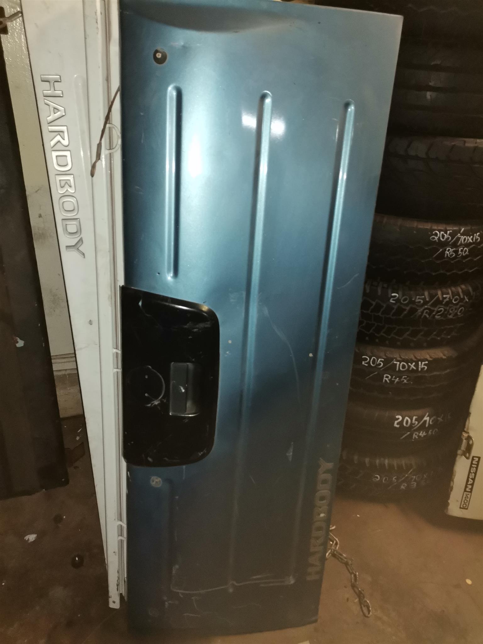 TAIL GATES FOR SALE DIFFERENT NISSAN