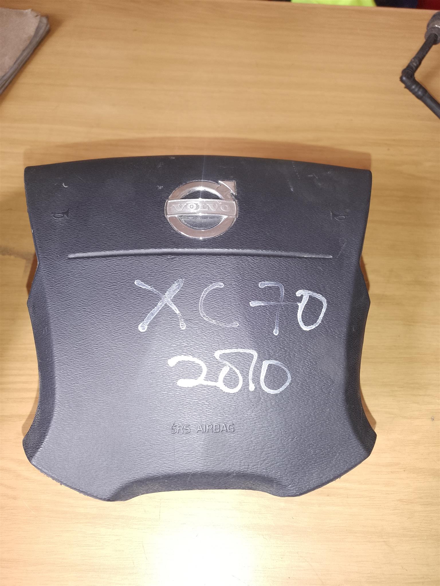 VOLVO XC70 2010 STEERING AIRBAG FOR SALE DELIVERY AVAILABLE COUNTRY WIDE - Private Seller VOLVO XC70 2010 STEERING AIRBAG FOR SALE DELIVERY AVAILABLE COUNTRY WIDE - Private Seller