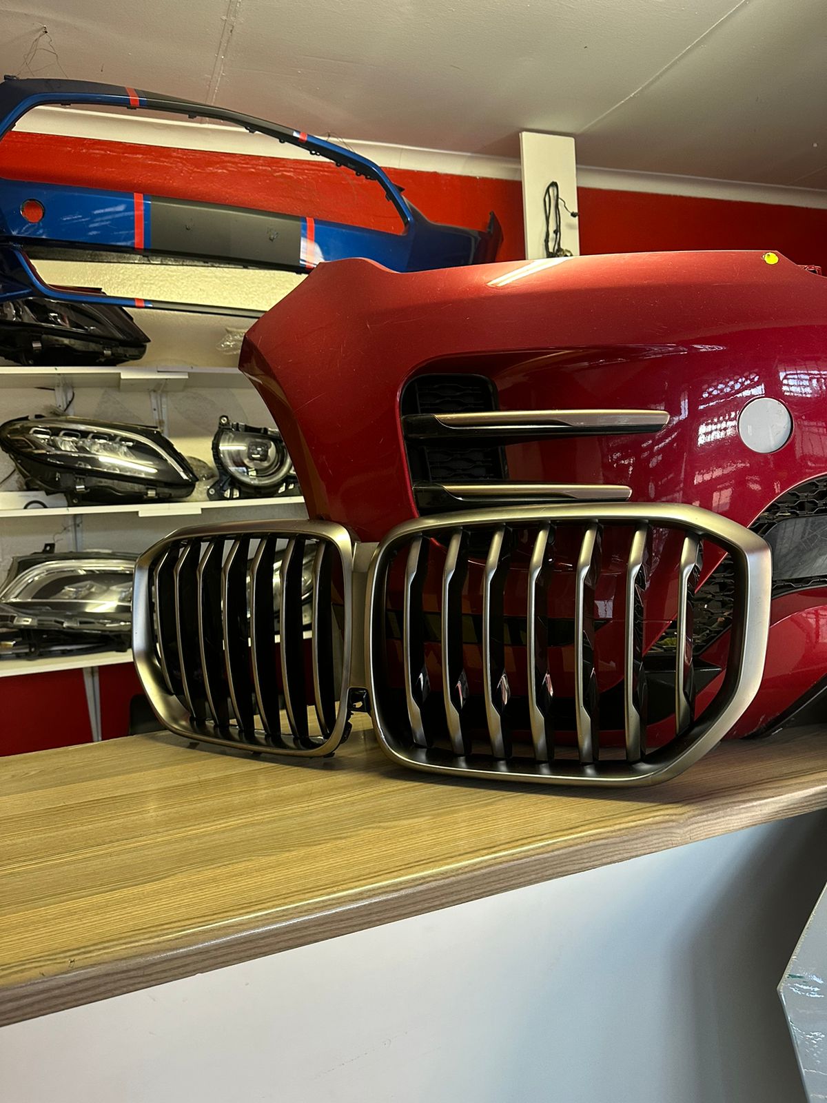 2021 BMW X5 MAIN GRILL WITH CAMERA HOLE AVAILABLE FOR SALE - Private Seller 2021 BMW X5 MAIN GRILL WITH CAMERA HOLE AVAILABLE FOR SALE - Private Seller