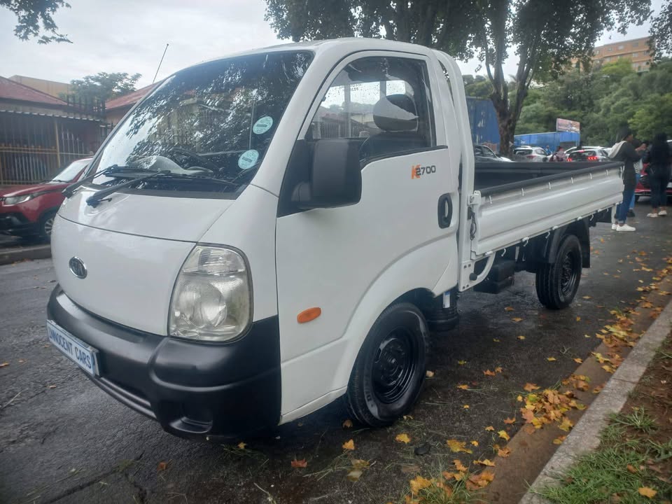 2012 Kia K2700 Bakkie, 2.7 diesel, manual, white color, mileage This bakkie