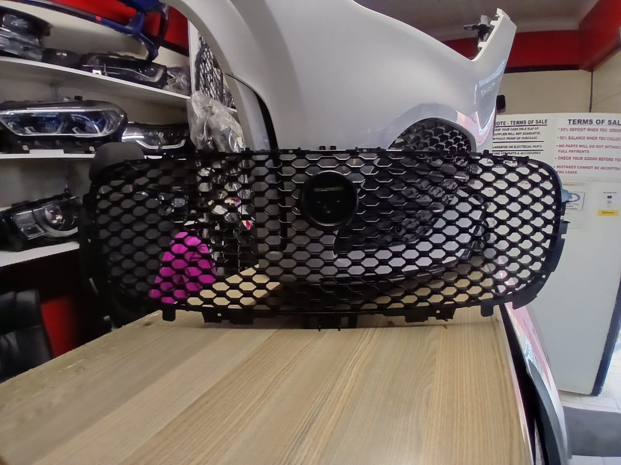 2024 JAGUAR F-PACE MAIN GRILL - Private Seller