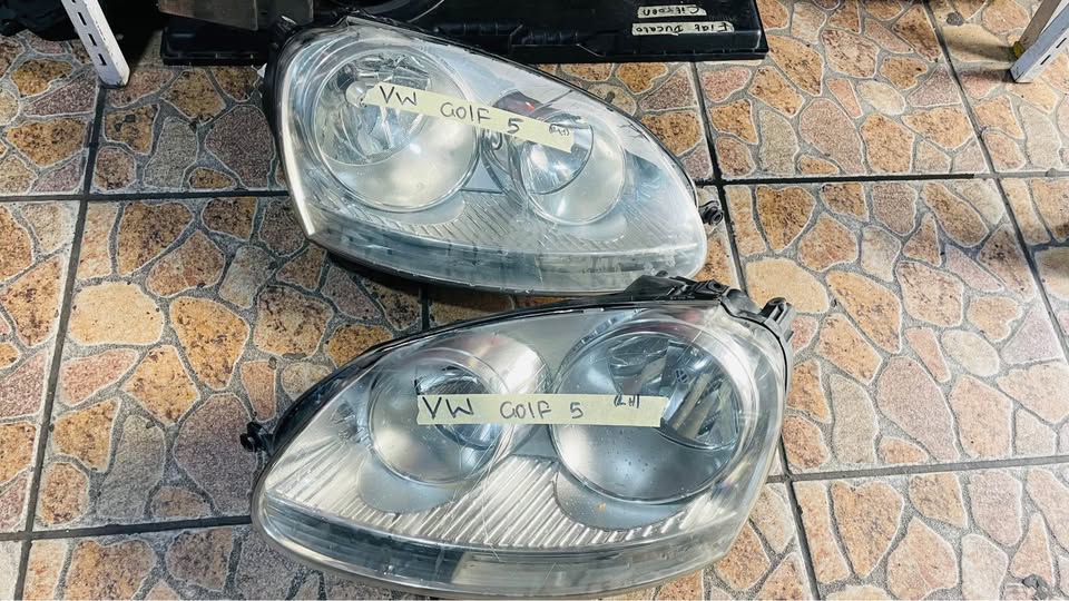 VW GOLF 5 Headlights