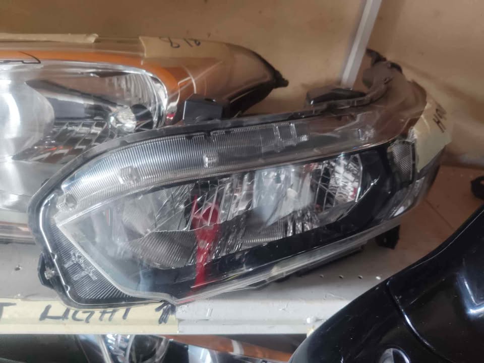 Honda Amaze left headlight - Private Seller Honda Amaze left headlight - Private Seller