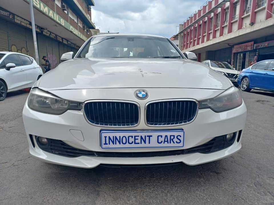 2013 BMW 320i PETROL SEDAN, AUTOMATIC TRANSMISSION, WHITE COLOUR, MILEAGE 89000KM