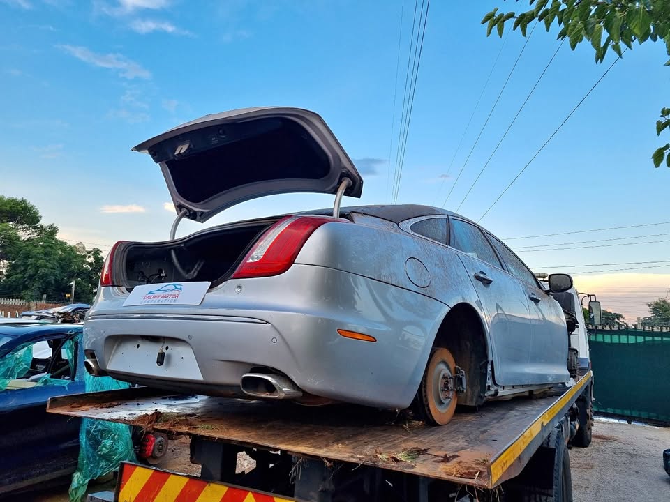 Jaguar XJ V8 STRIPPING AS SPARES - Private Seller