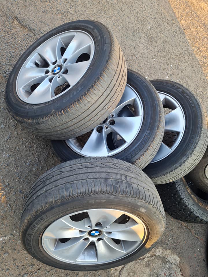 Bmw E90 original alloy mags size 16+tyres used still in good condition