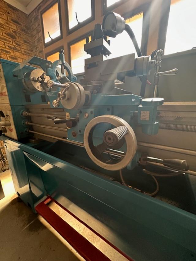 CO636A LATHE FLOOR STANDING Junk Mail