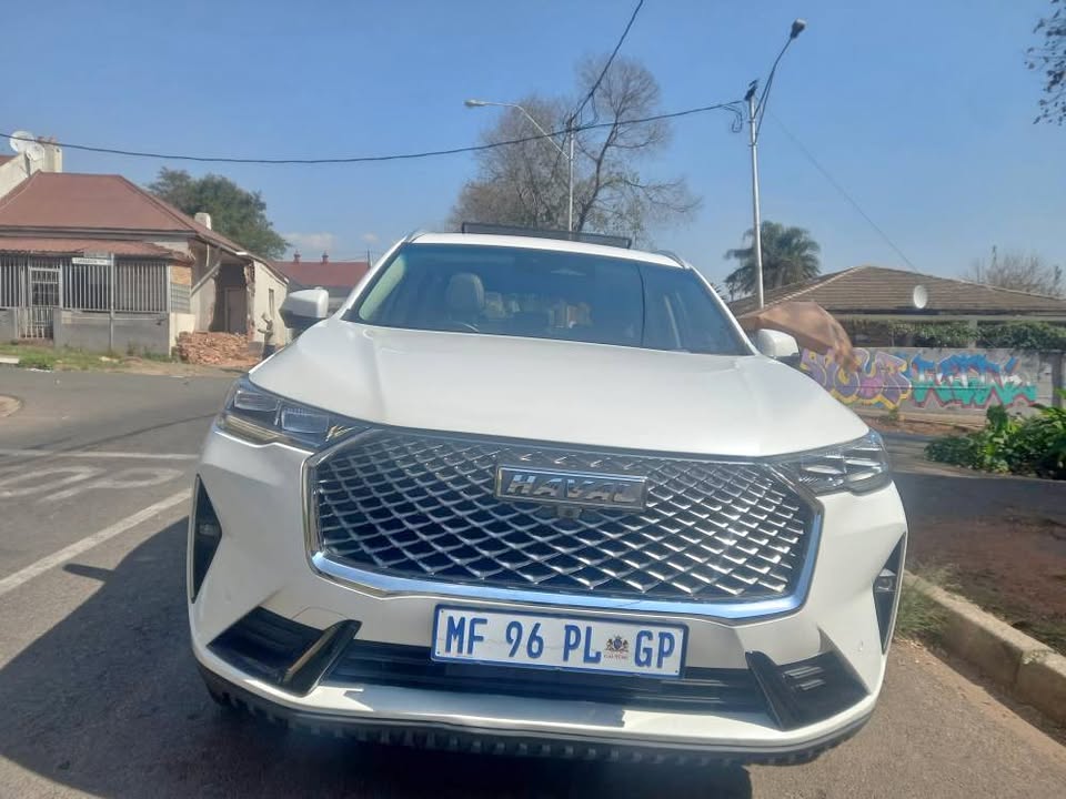 2021 HAVAL H6 PETROL,AUTOMATIC, WHITE, 35000KMS, R285,000 SPARE KEY, SERVICE BOOK. REVERSE CAMERA