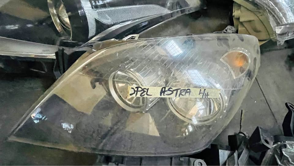 Opel Astra H headlight - Private Seller Opel Astra H headlight - Private Seller