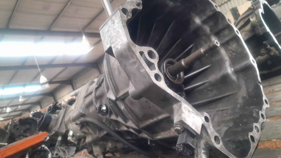 Nissan Np300 YD25 manual 2x4 gearbox - Private Seller
