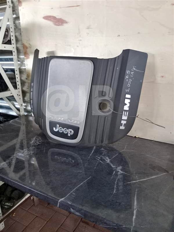 Jeep Grand Cherokee WK1 5.7 Engine Cover (USED) - Private Seller Jeep Grand Cherokee WK1 5.7 Engine Cover (USED) - Private Seller