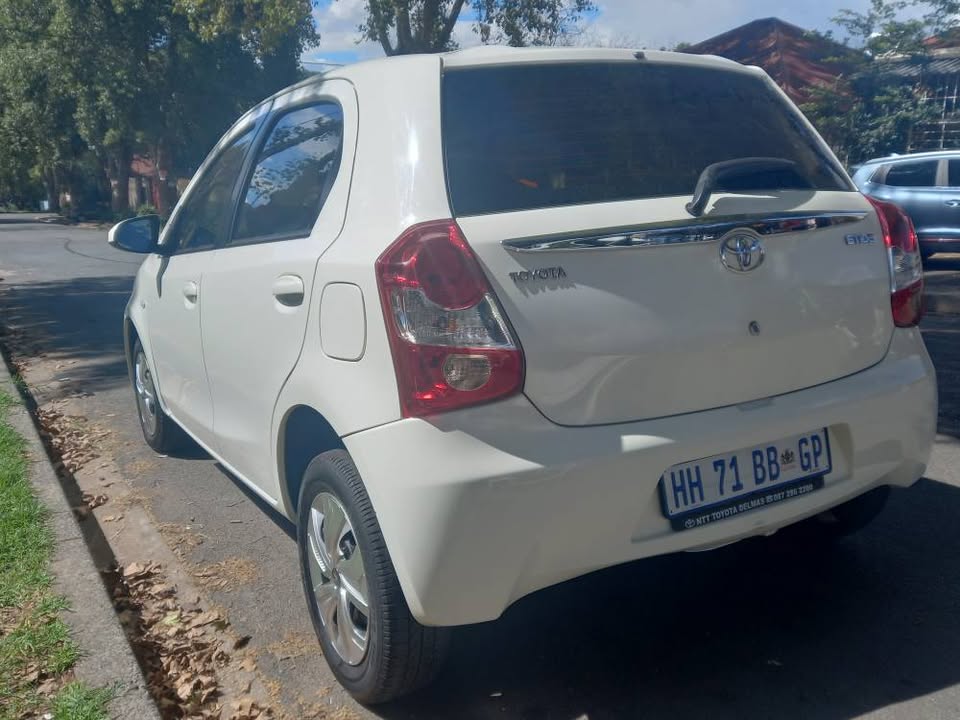 2014 Toyota, Etios 1.5 Hatchback  Manual, White