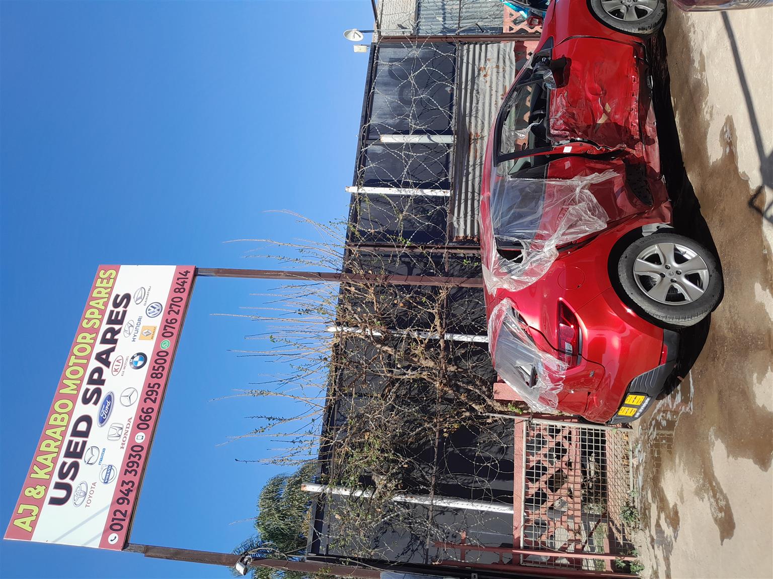 RENAULT CLIO IV, 1.2T ENGINE, AUTOMATIC, 2016, CODE 2 READY FOR STRIPPING - Private Seller RENAULT CLIO IV, 1.2T ENGINE, AUTOMATIC, 2016, CODE 2 READY FOR STRIPPING - Private Seller
