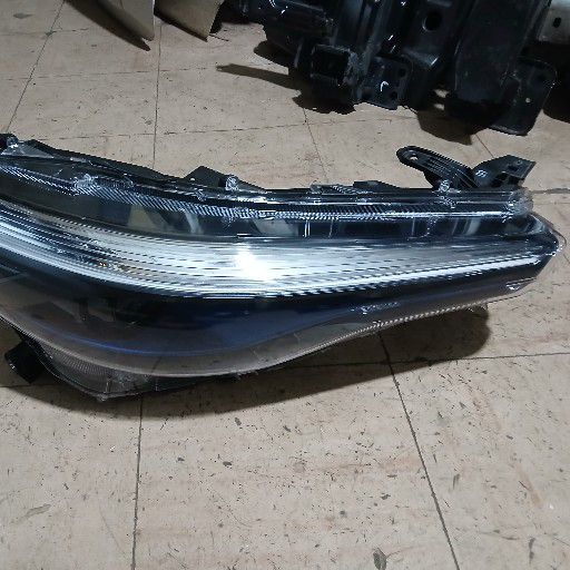 Toyota corolla cross headlight - Private Seller