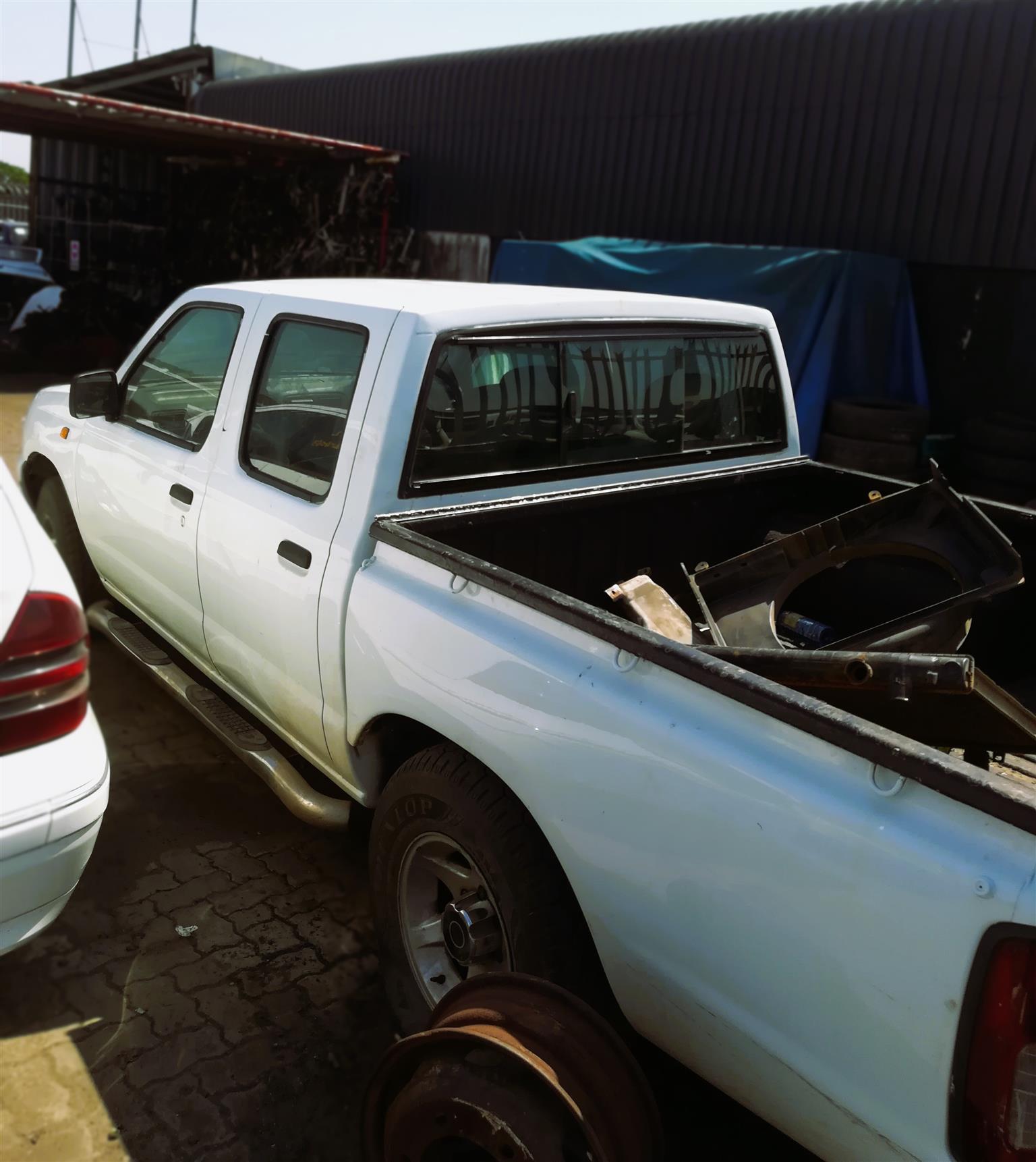 2000 Nissan Hardbody 3.0L V6 - Stripping for Spares