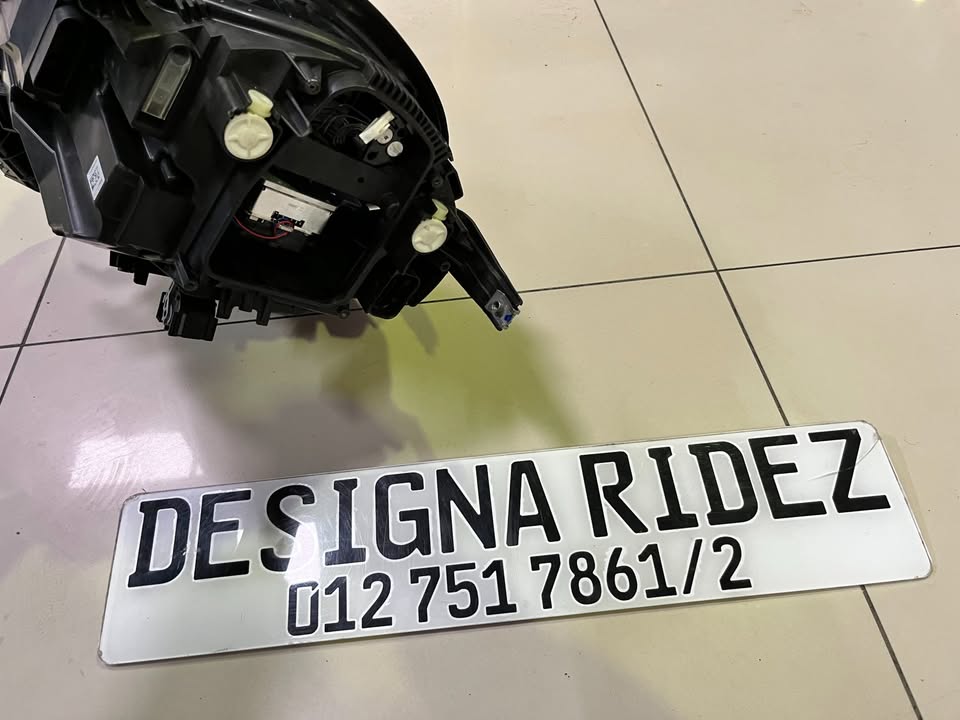 MINI COOPER F56 LCI LEFT HEADLIGHT AVAILABLE. - Private Seller