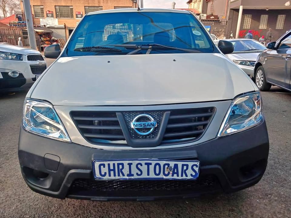 2020 model Nissan NP200 manual transmission diesel 1.5 engine capacity mileage 78000km