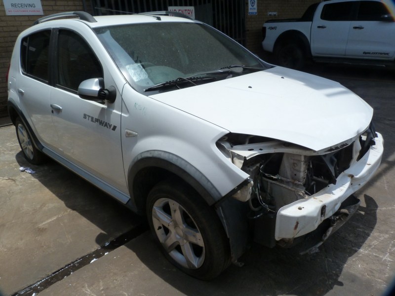 Renault Sandero 1.6 Stepway Manual White - 2012 STRIPPING FOR SPARES - Private Seller