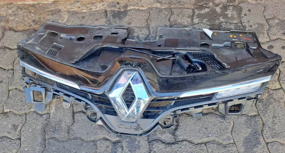 Renault Clio 4 grille - Private Seller Renault Clio 4 grille - Private Seller