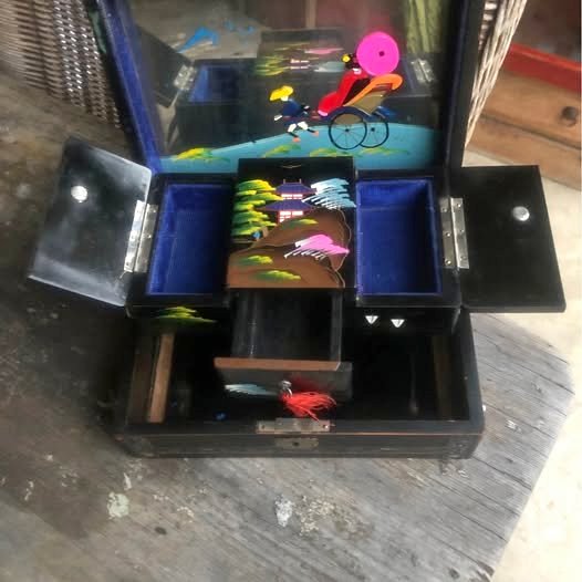 Vintage Japanese Jewelry Box – Abalone Inlaid, may need a little TLC, but magic unmistakable… Vintage Japanese Jewelry Box – Abalone Inlaid, may need a little TLC, but magic unmistakable…