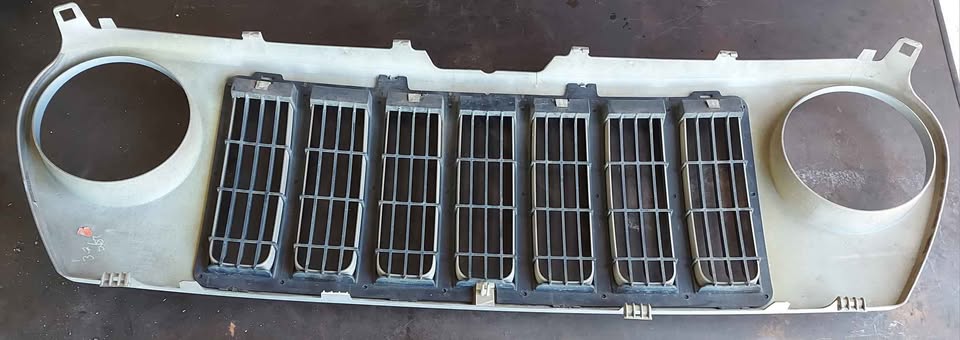 Jeep Cherokee 3.7l KJ Front Grill