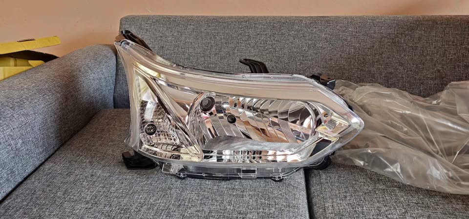Toyota Avanza Right Headlight - Private Seller Toyota Avanza Right Headlight - Private Seller