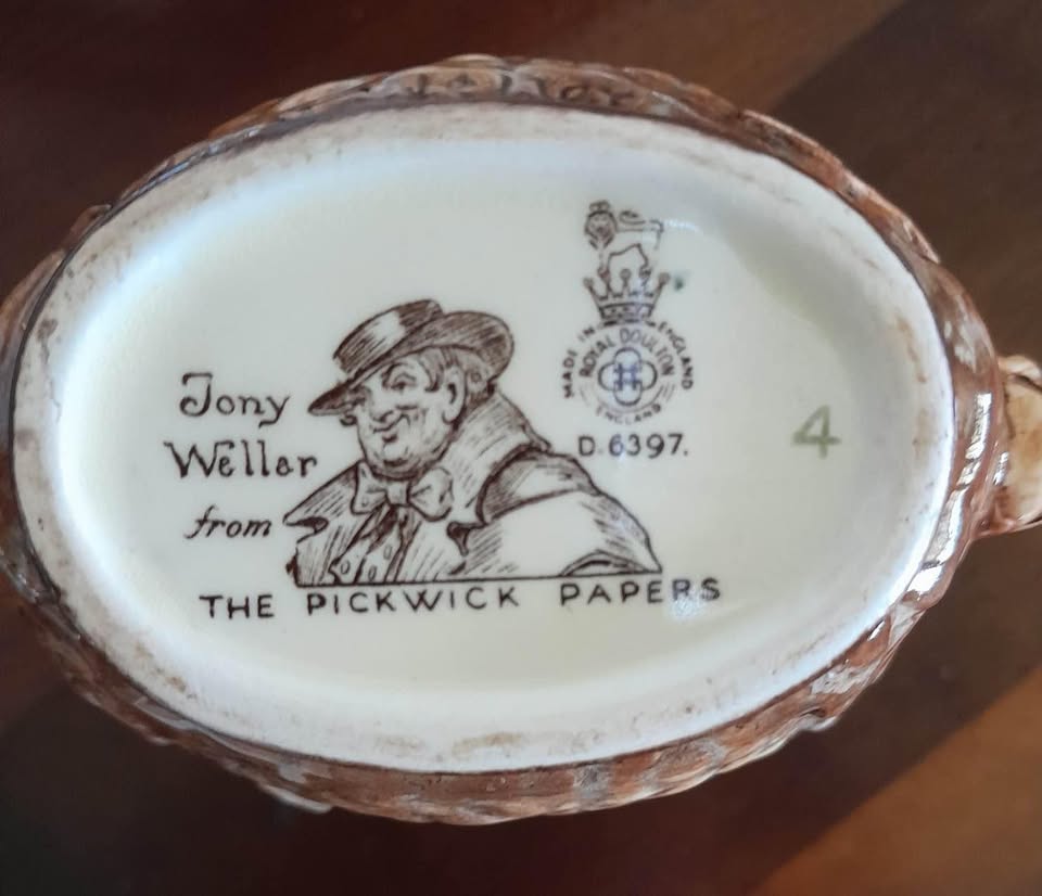 Royal Doulton Tony Weller Pickwick papers jug