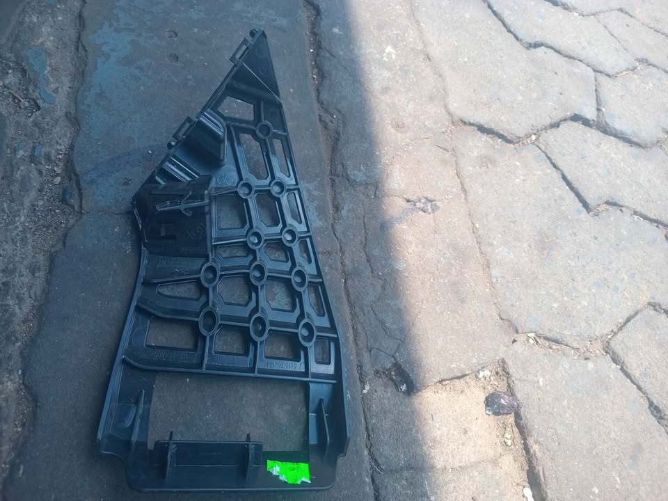BMW X5 G05 BUMPER MOUNT BRACKET FRONT LEFT PASSENGER SIDE 7421849 B500 - Private Seller BMW X5 G05 BUMPER MOUNT BRACKET FRONT LEFT PASSENGER SIDE 7421849 B500 - Private Seller