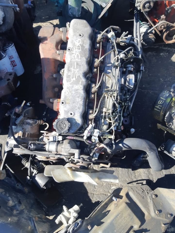 Hino&mercedes/ade truck,bus engines for sale