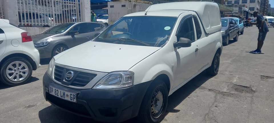 2015 NISSAN NP200 1.6i PETROL, MANUAL TRANSMISSION, WHITE COLOUR, MILEAGE