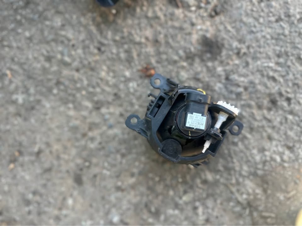 Suzuki swift and jimny fog light right side - Private Seller Suzuki swift and jimny fog light right side - Private Seller