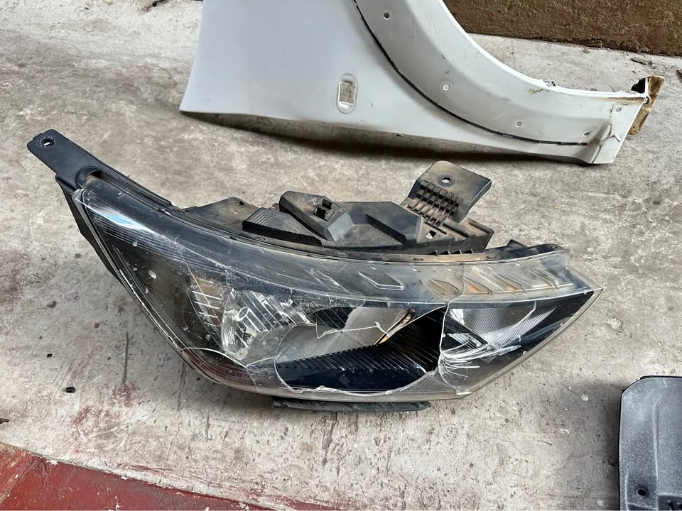 Hyundai i20 right side headlight - Private Seller Hyundai i20 right side headlight - Private Seller
