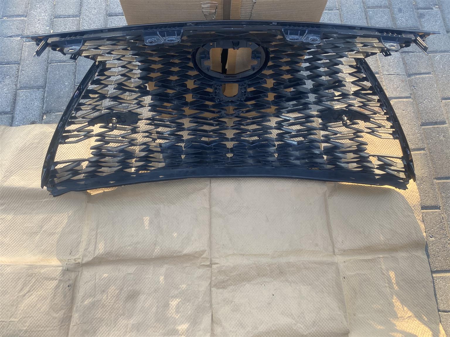 2020 LEXUS NX300 F-SPORT RADIATOR GRILLE FOR SALE. IN PRISTINE CONDITION