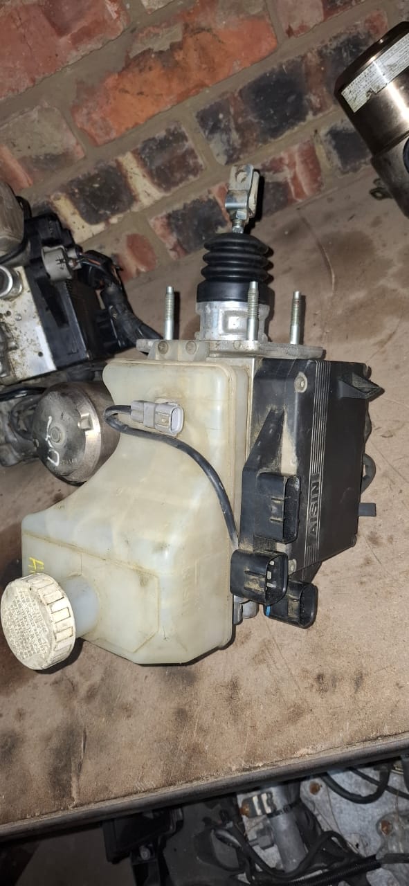 Mitsubishi Pajero Gen 3 & 4 ABS Pump for sale Mitsubishi Pajero Gen 3 & 4 ABS Pump for sale