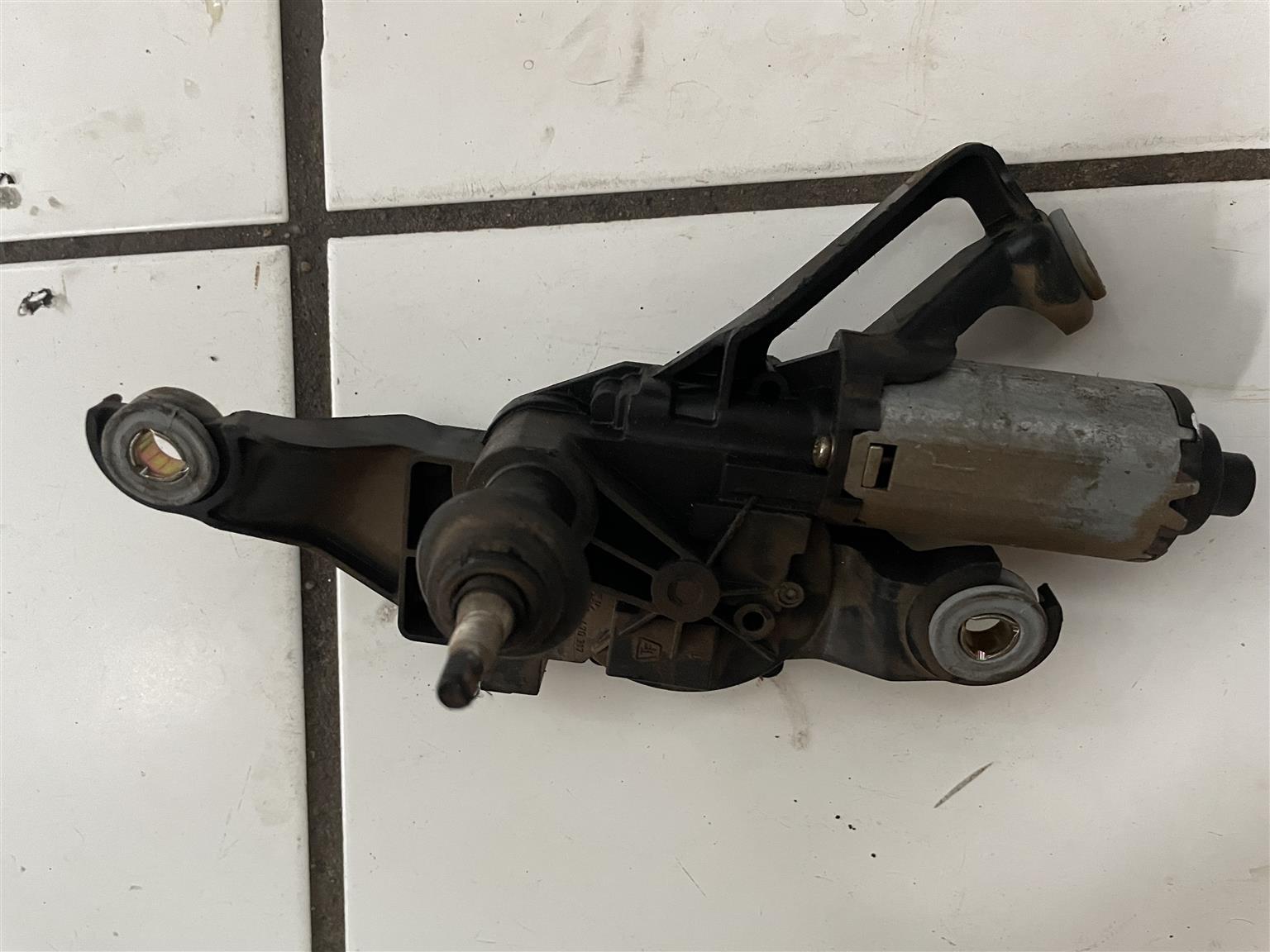 BMW E81 E87 1 series REAR WINDOW WINDSCREEN WIPER MOTOR - Private Seller BMW E81 E87 1 series REAR WINDOW WINDSCREEN WIPER MOTOR - Private Seller