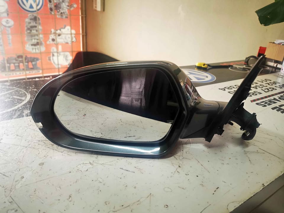 Audi A6 LHS complete mirror - Private Seller Audi A6 LHS complete mirror - Private Seller
