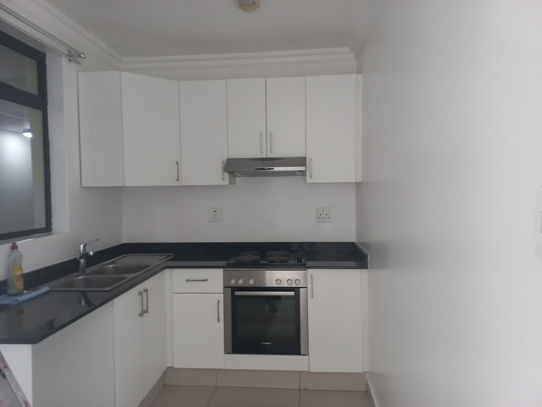 Bachelor apartment in Umhlanga. Kitchen, BIC, Lounge, etc. Junk Mail