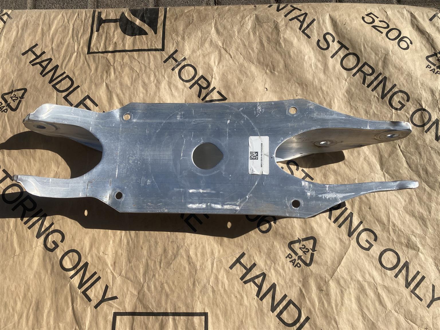 2024 RANGE ROVER VOGUE RIGHT REAR LOWER CONTROL ARM STRUT FOR SALE. BRAND NEW