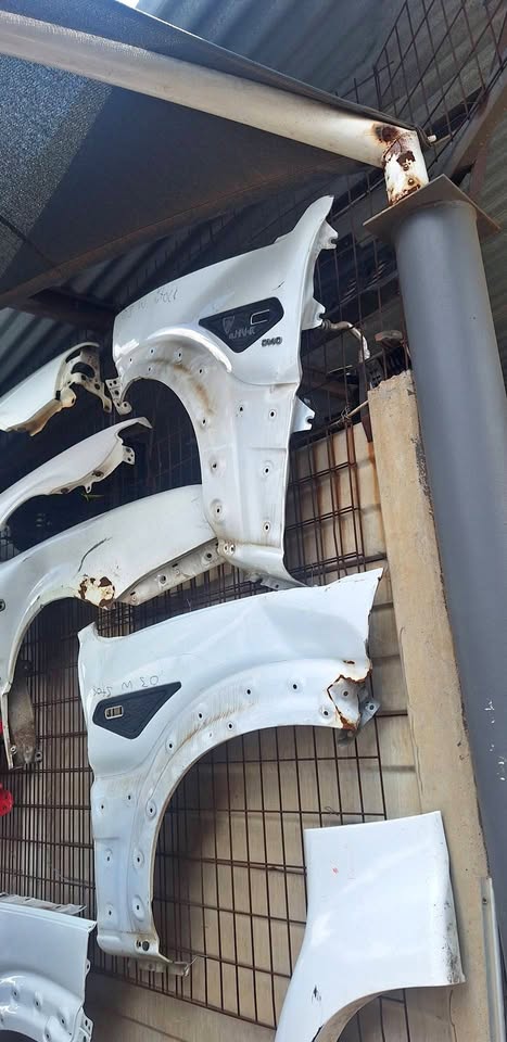 Mahindra scorpio fenders available