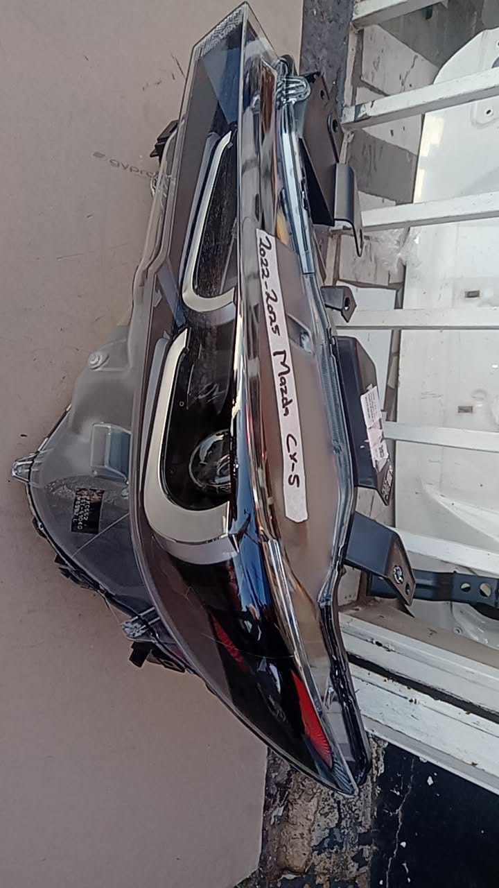 2022 / 2025 Mazda  cy_5 head light - Private Seller