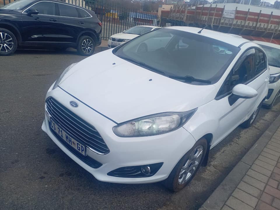 2016 Ford fiesta Manual Petrol White