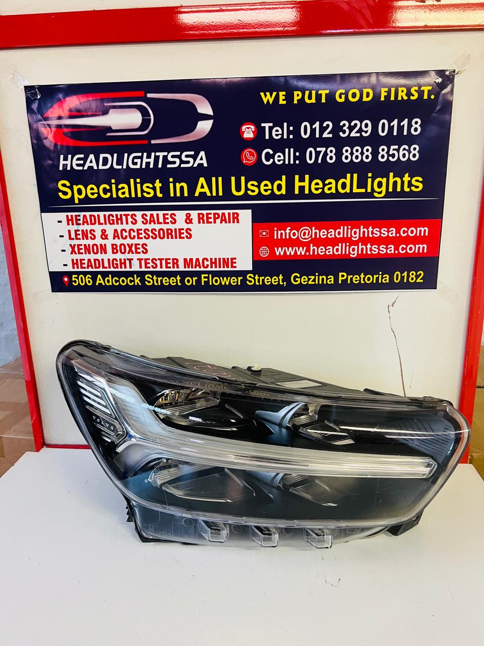 Volvo XC40 right side Full LED xenon headlight - Private Seller