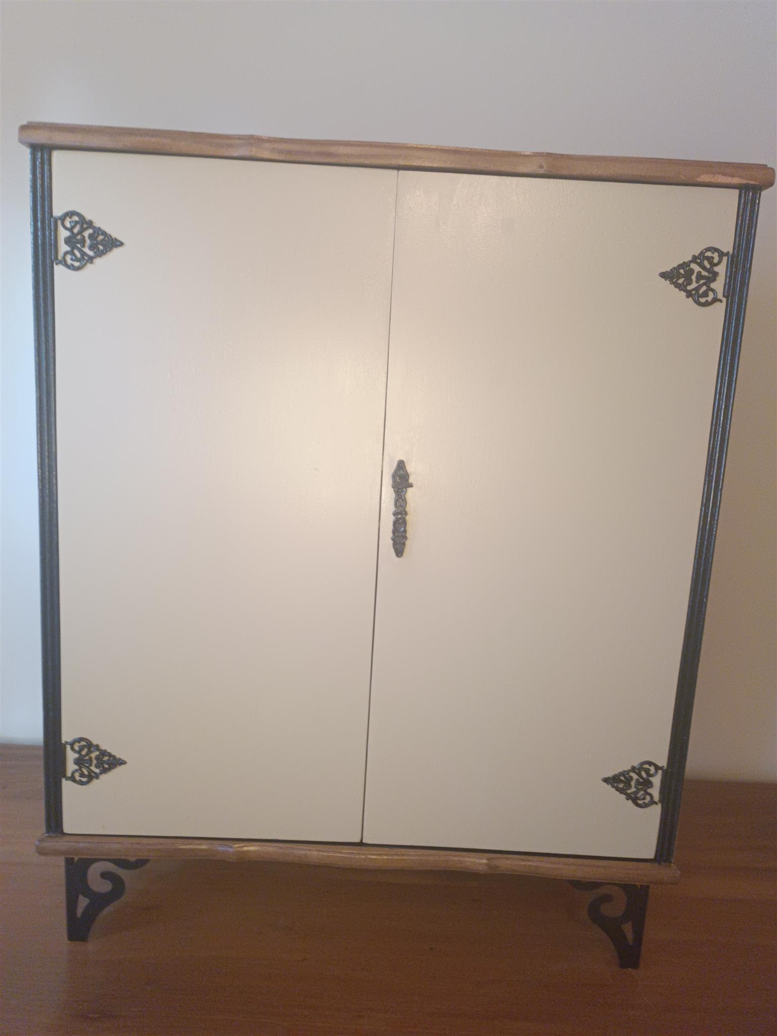 Refurbished Lockable Bar/Mixology Cabinet – With Lights & Glass Holders