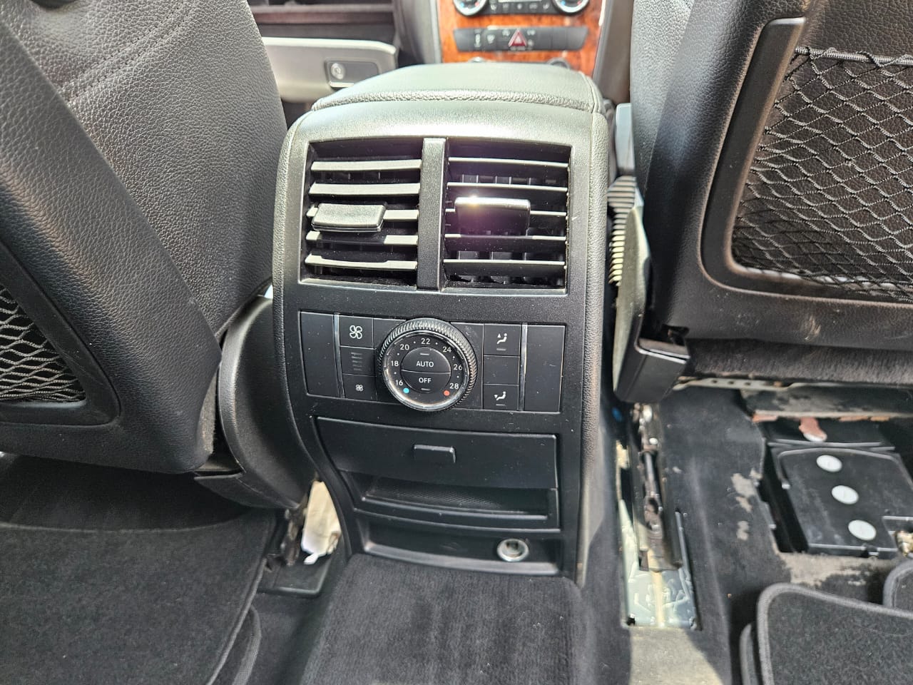 Mercedes Benz ML320 cdi center console used for sale - Private Seller Mercedes Benz ML320 cdi center console used for sale - Private Seller