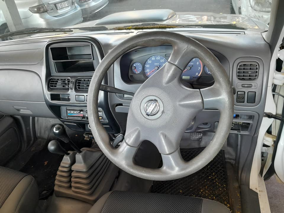 2015 NISSAN NP300 2.4i 4X4 SINGLE CAB MANUAL
