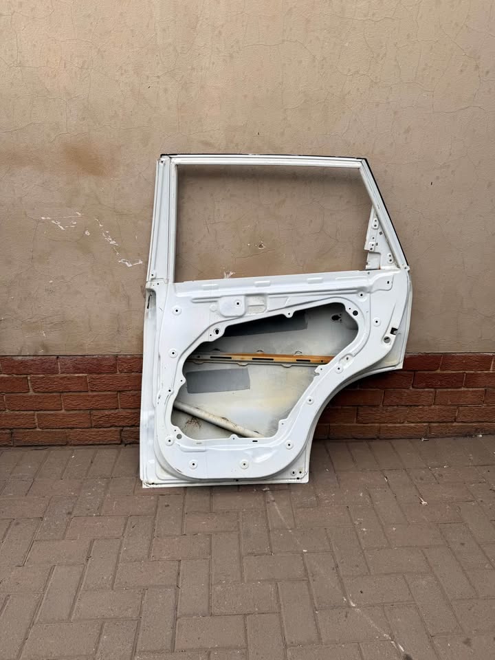 Kia Sorento Right Rear Door - Private Seller Kia Sorento Right Rear Door - Private Seller